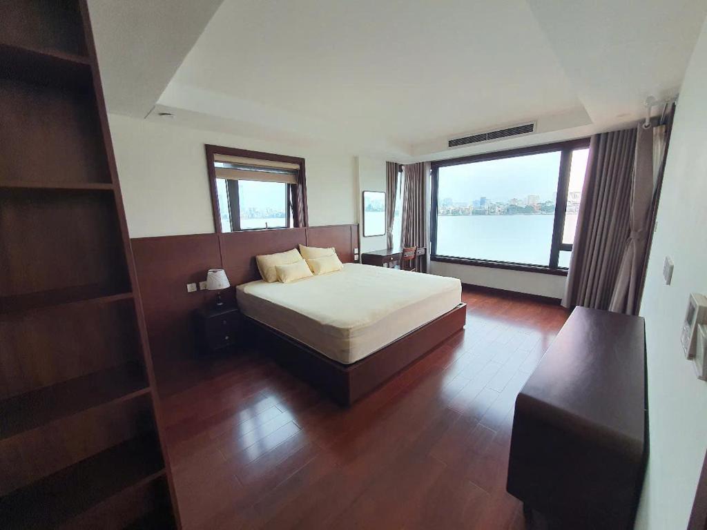 Lakeside Retreat &#8211; Tay Ho