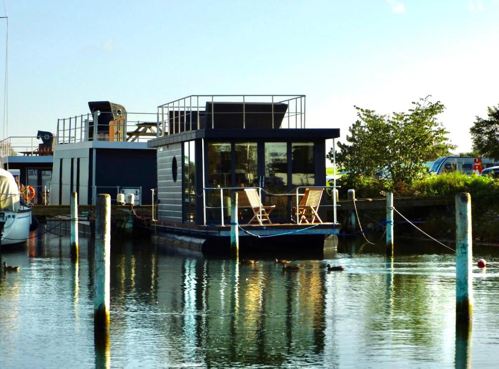 Floating freedom by the Dodekalitten, Torrig