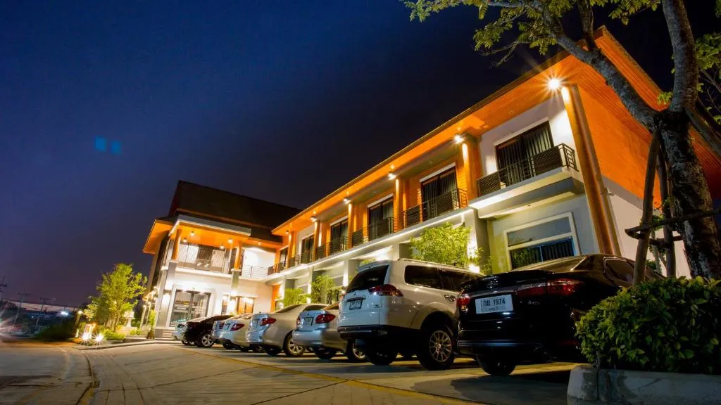 Aziss Boutique Hotel - SHA Plus, hotel in Phitsanulok