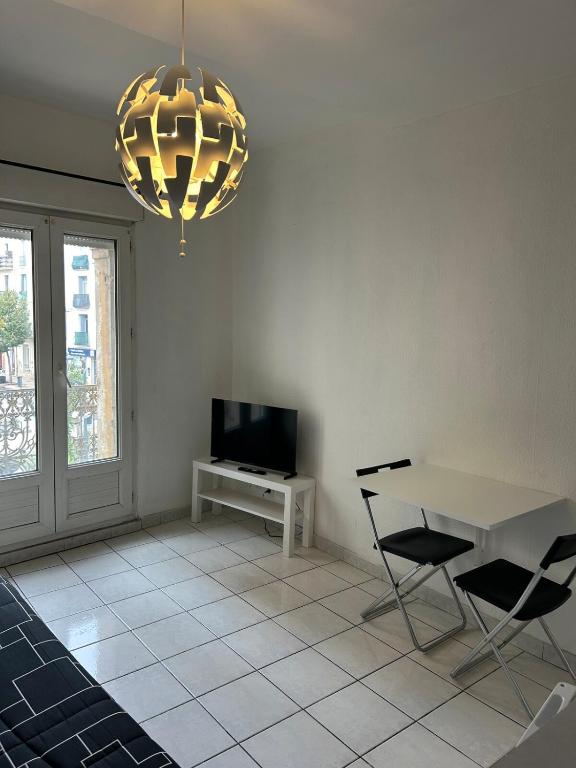 Foch 3-Studio-Beziers center -wifi -tv connected - 2