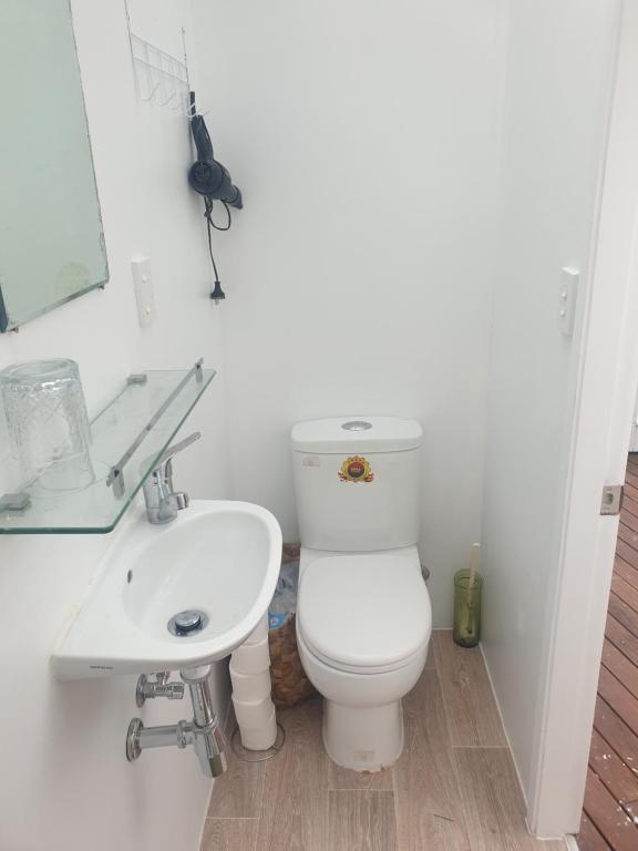 Private cabin Close to airport, Окленд