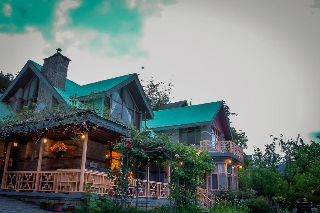 Nalagarh House by EdenHomes, Manāli