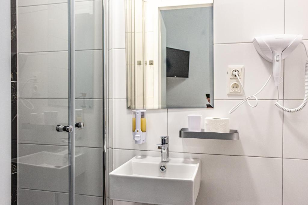 Hotel Central Linz - 24h Self-Check-in - 4