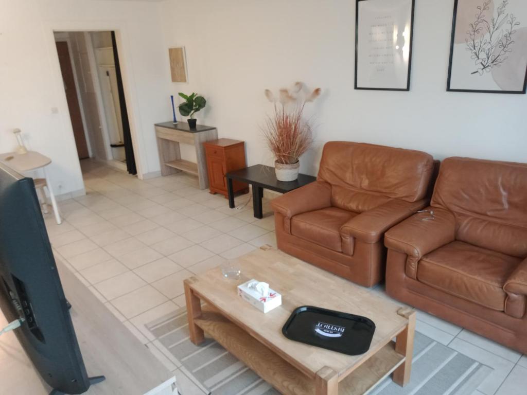 Appartement, Résidence Grand Pavois, 28 rue Anatole France, lumineux, plein centre, tout à pied, parking privé hauteur 1m80 max, ascenseur, arrivée autonome,, Le Havre