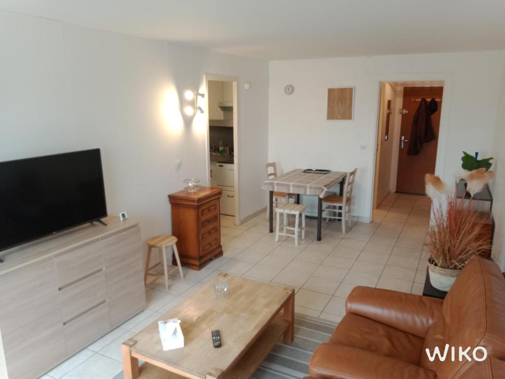 Appartement, Résidence Grand Pavois, 28 rue Anatole France, lumineux, plein centre, tout à pied, parking privé hauteur 1m80 max, ascenseur, arrivée autonome, - 2