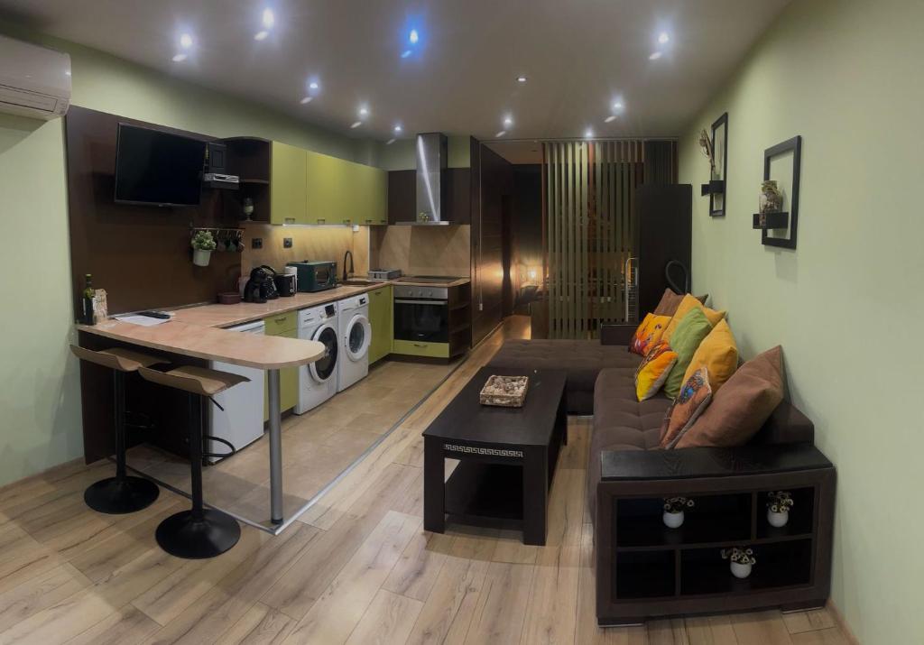 Апартамент Danaya 1, Varna