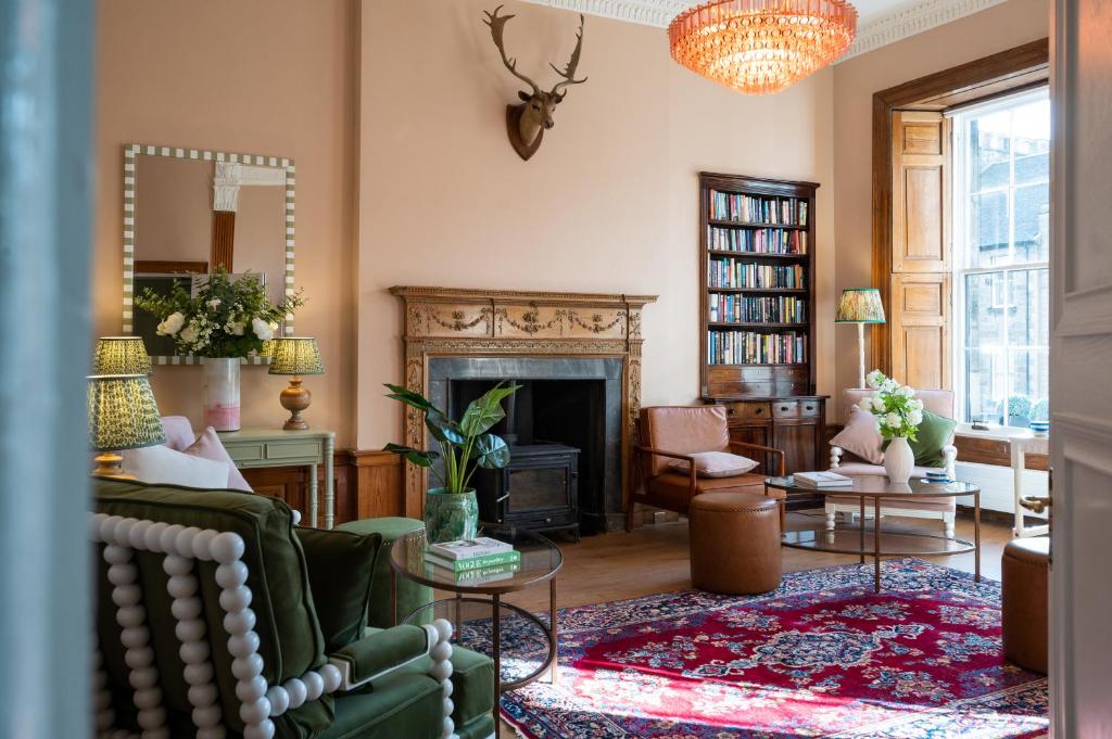 Shared lounge/TV area