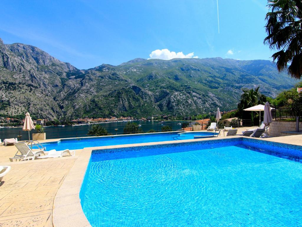 2BDR apartment with pool -B3 - 2
