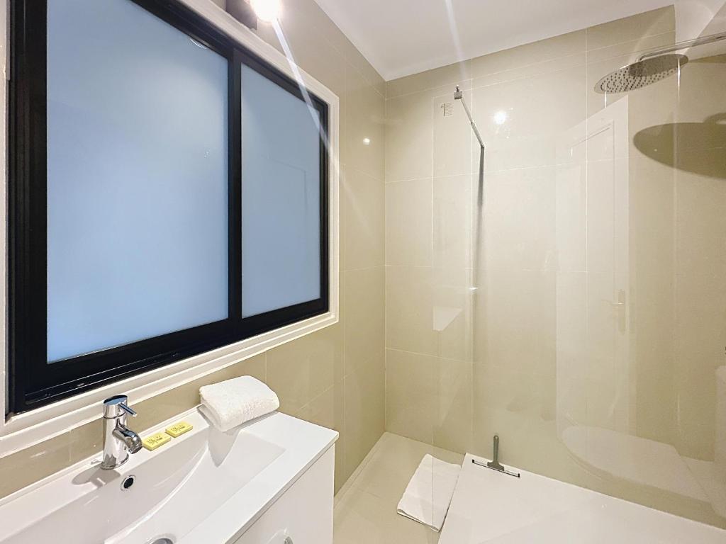 Studio apartment on La Croisette with terrace - 3