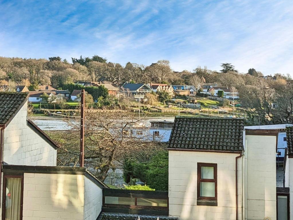 Sandown on The Creek, Wootton Bridge