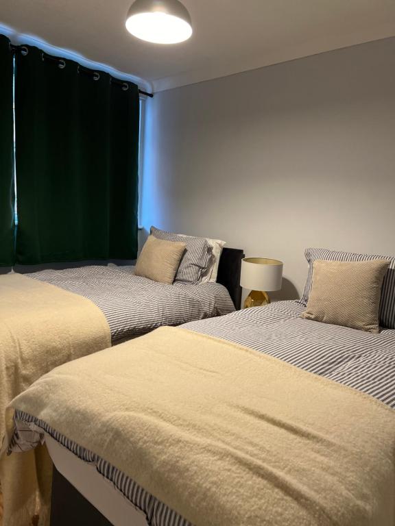 30 second walk from victorious with free parking, Sleeps 6 !, Portsmouth