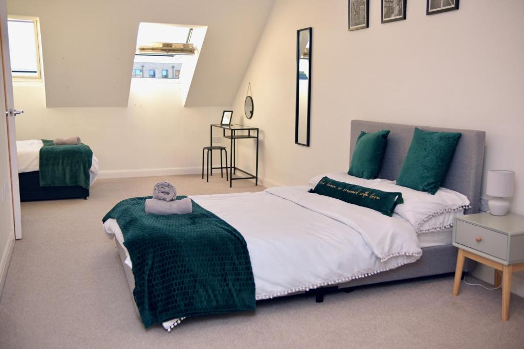 Modern house in City Centre with private parking and gated property, Birmingham