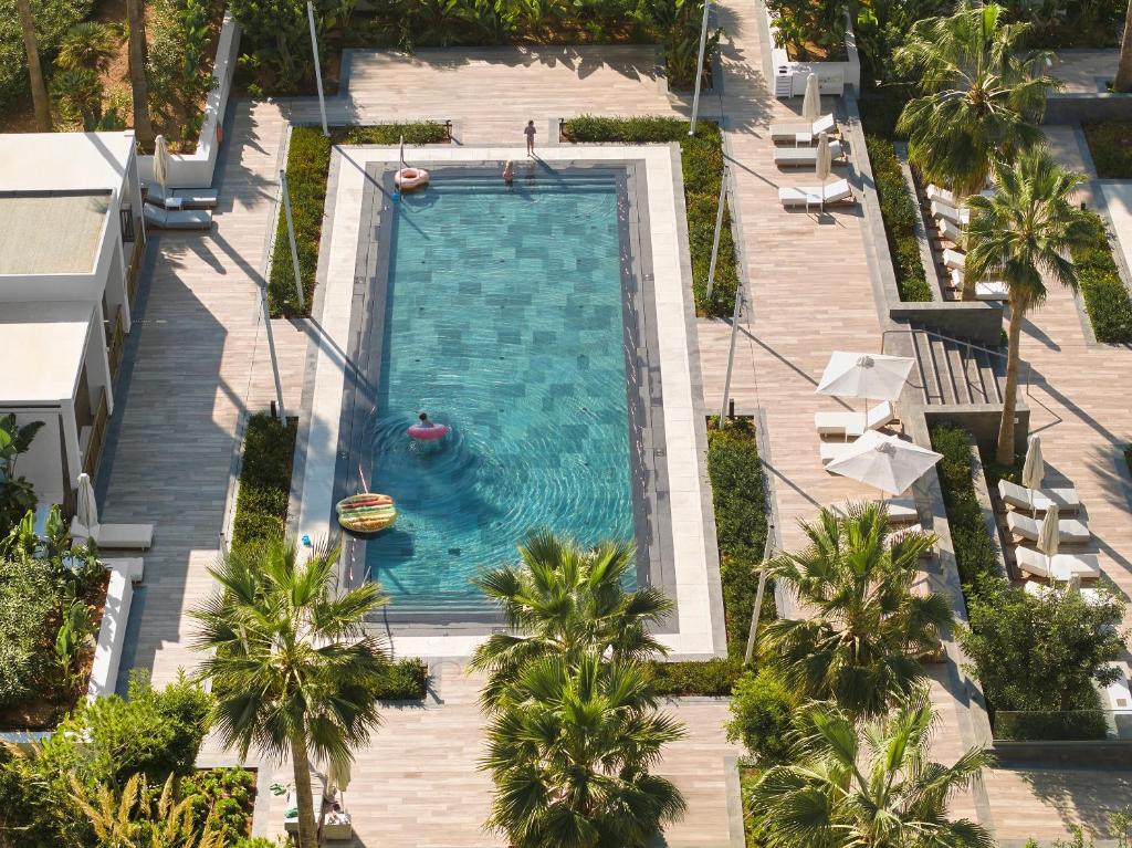 スイミングプール