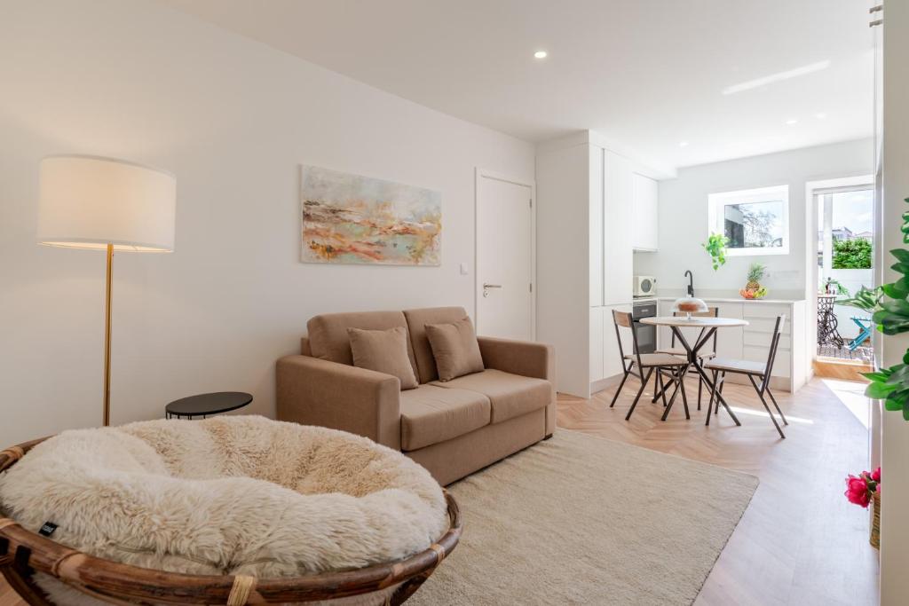 Stylish Studio w/ Charming Terrace by HostWise, Porto