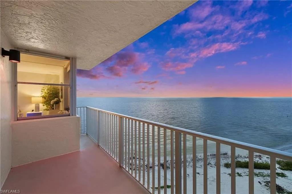Private Balcony, Ocean View, Steps to the Beach - Sunsets & Sanddollars - Roelens, Fort Myers Beach