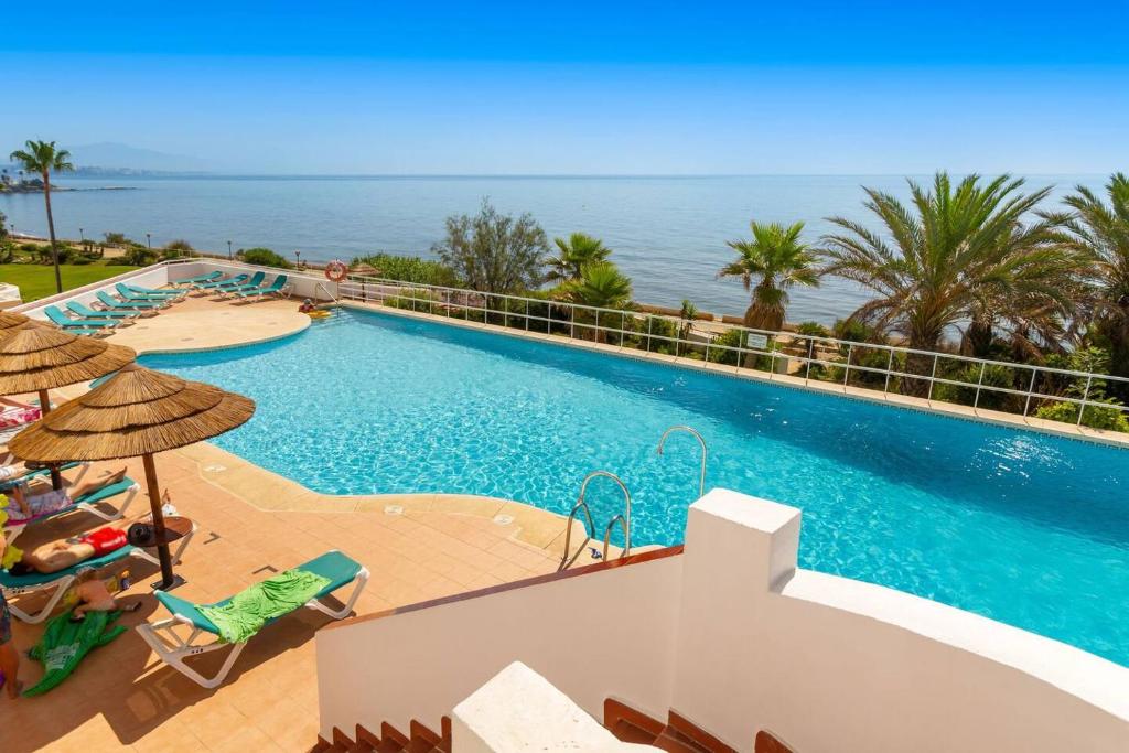 Large Beachfront Apartment - 5