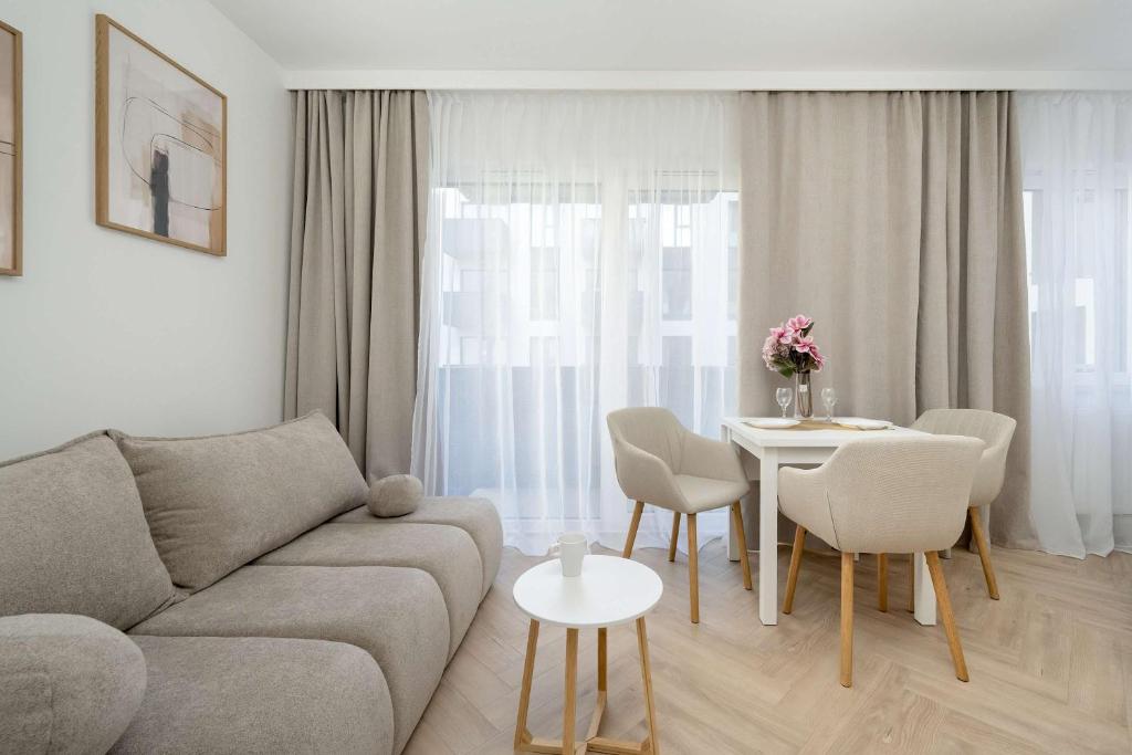 Stylowe Studio we Wrocławiu dla 4 Osób by Noclegi Renters, Vratislav