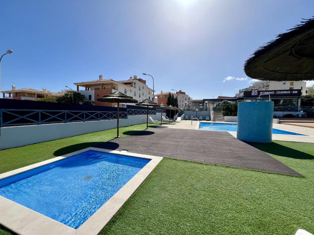 Albufeira Modern 7 With Pool by Homing, Albufeira