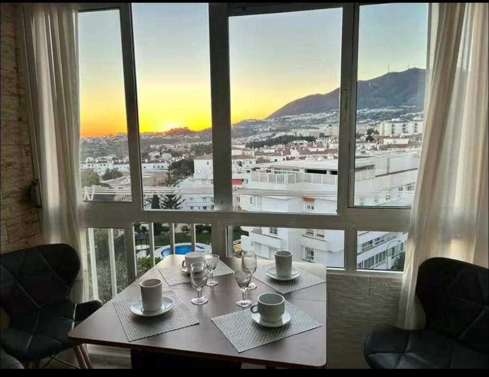 Precioso apartamento en Benalmádena, piscinas, recep 24 horas - 1