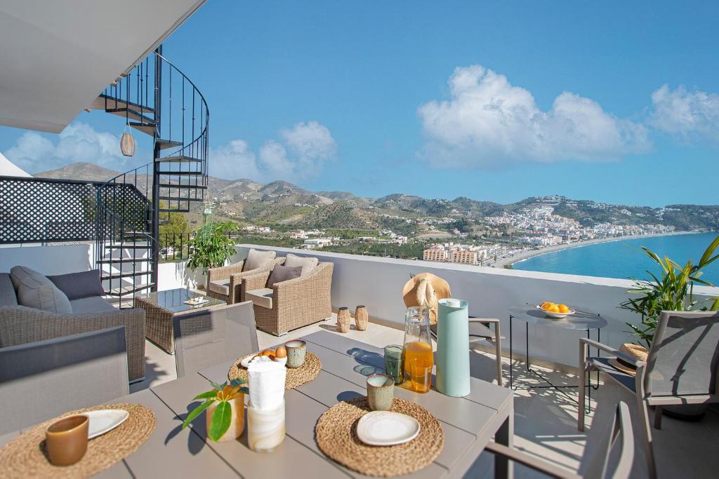 Close to the beach, high standard, private pool 8p, La Herradura