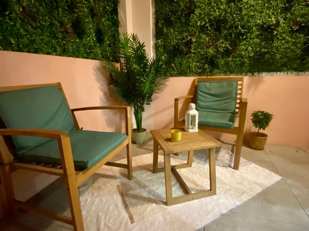 Studio Bricka - 200m to the beach, parking, clim, terrace, Antibes