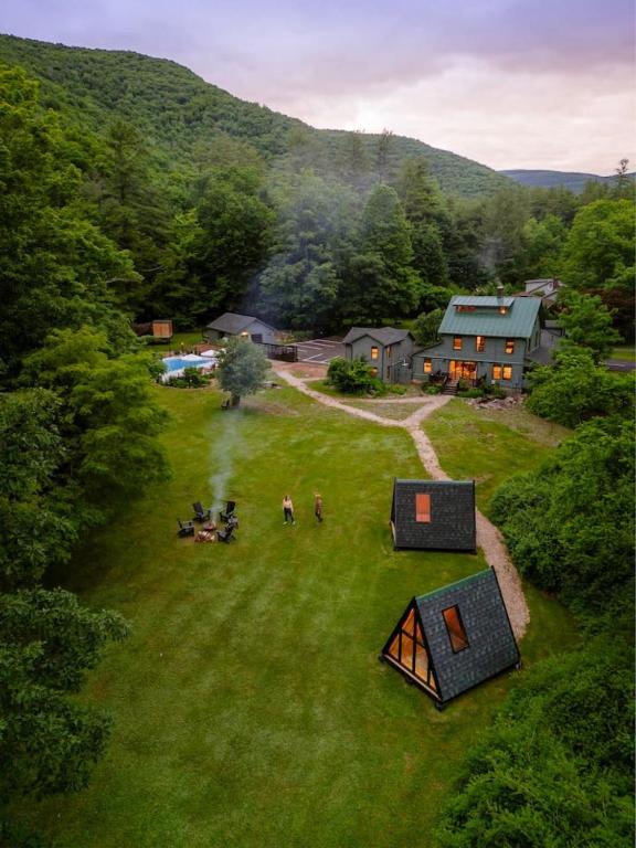 The Bend Micro Resort, Phoenicia