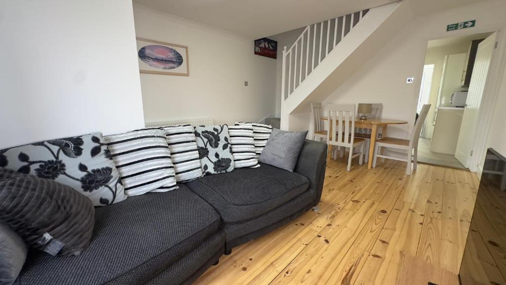 Charming 2 - Bed Family Home, Bradwell