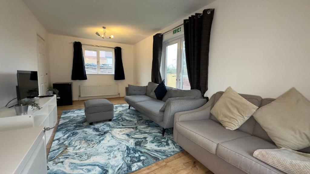 Sleek 3 - Bed Home, Stylish and Luxurious, Bradwell