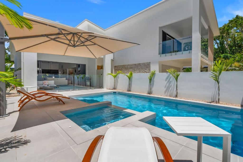 Salt - Beachfront Luxe with Private Pool, Palm Cove