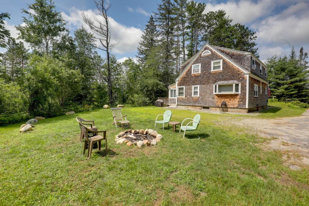 Franconia Escape on Half Acre with Fire Pit and Deck!, Franconia