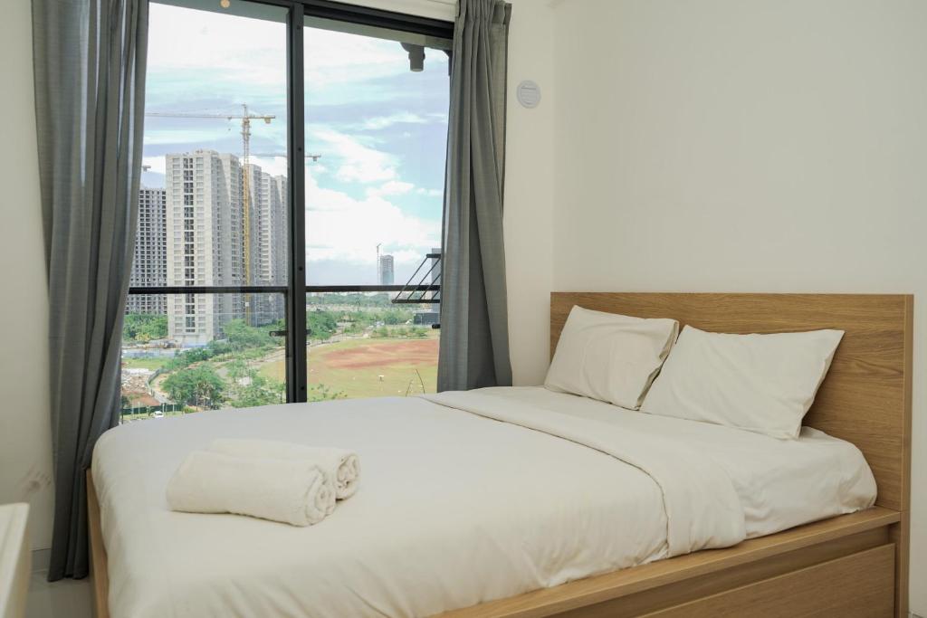 Gorgeous and Comfy Studio Sky House BSD Apartment By Travelio, Tangerang