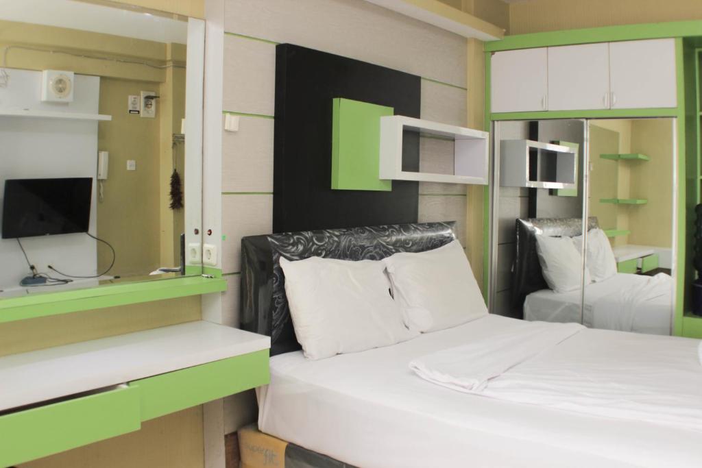Nice and Comfortable Studio at Bassura City Apartment near Mall By Travelio, Jakarta