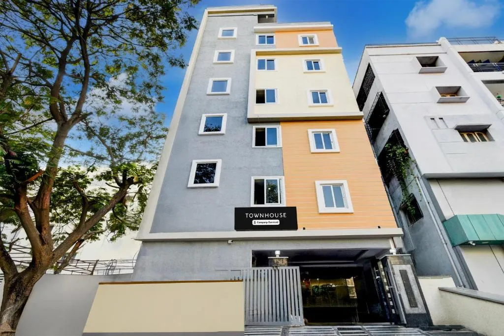 Super Townhouse Lanco Hills Gachibowli，位于Gachibowli的酒店