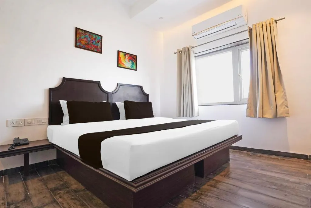 Super Townhouse Central Bazar Road Ramdaspeth，位于那格浦尔的酒店
