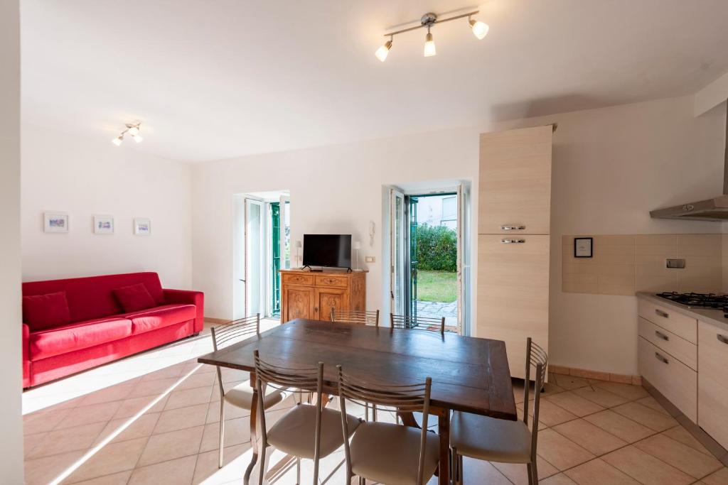 JOIVY Sunny Family Flat with Private Garden & Parking - 2