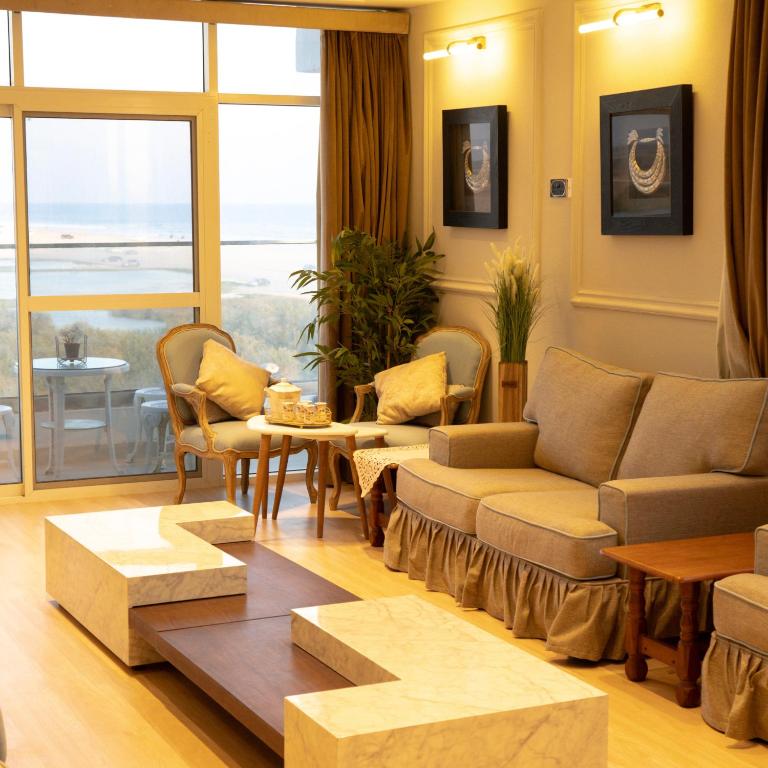 SUPER DELUXE apartement شقة ديلوكس بإطلالة بحرية, Salála