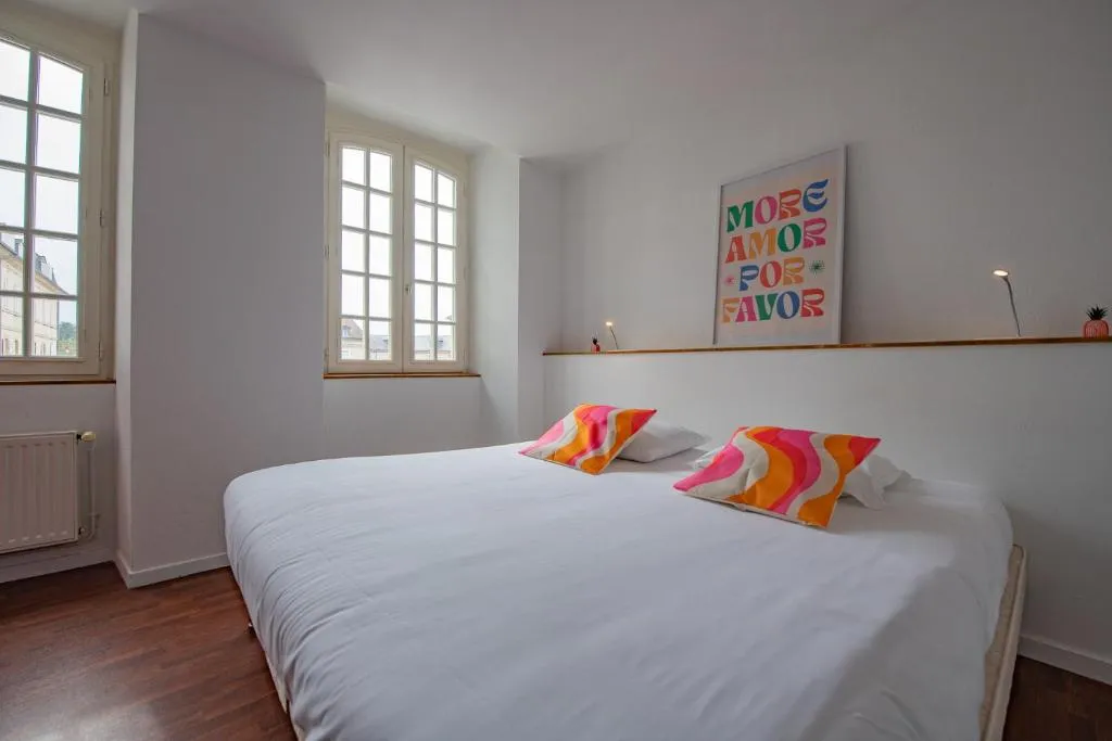 Logis Hôtel le Commerce，位于纳瓦莱克斯的酒店