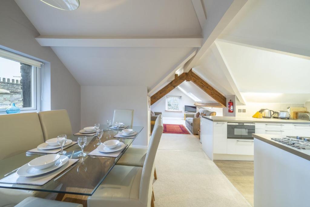 The Viewpoint - Stylish apartment in an elevated position in the centre of Ambleside, Ambleside