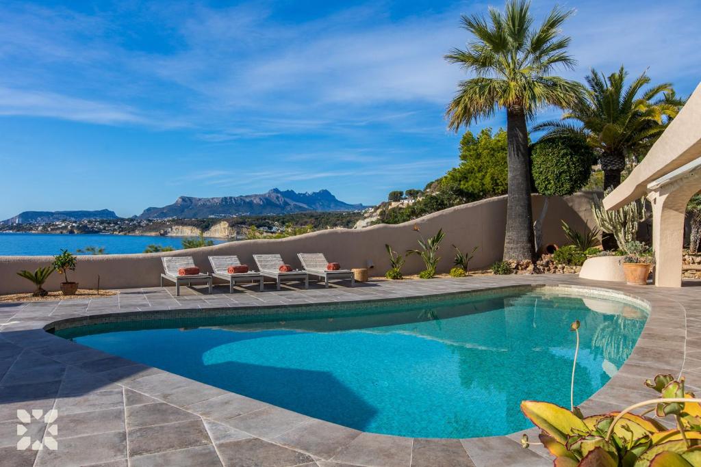 Villa Goldeneye by Abahana Villas - 3