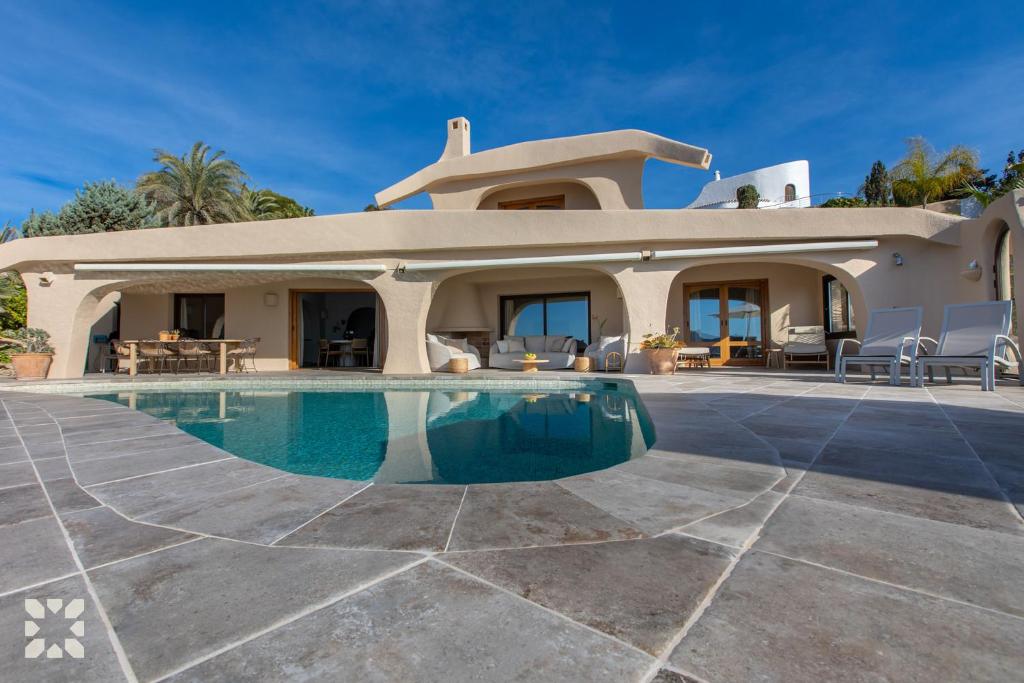 Villa Goldeneye by Abahana Villas - 4