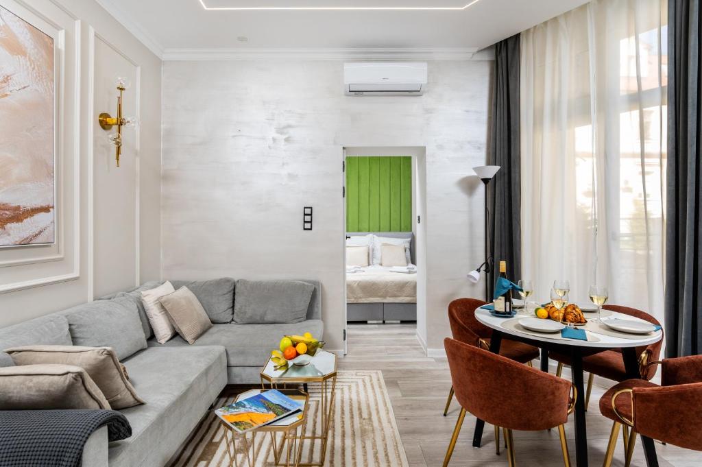 Three in One Old Town Air Conditioning Balcony, Krakov