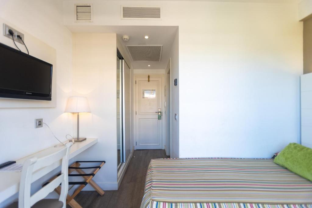 Hotel Mariant — Hotel rooms in S'Illot, Balearic Islands