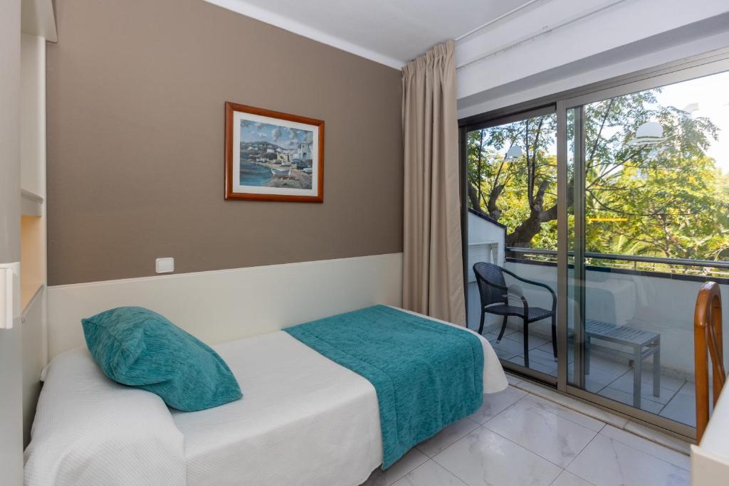 Hotel Mariant — Hotel rooms in S'Illot, Balearic Islands