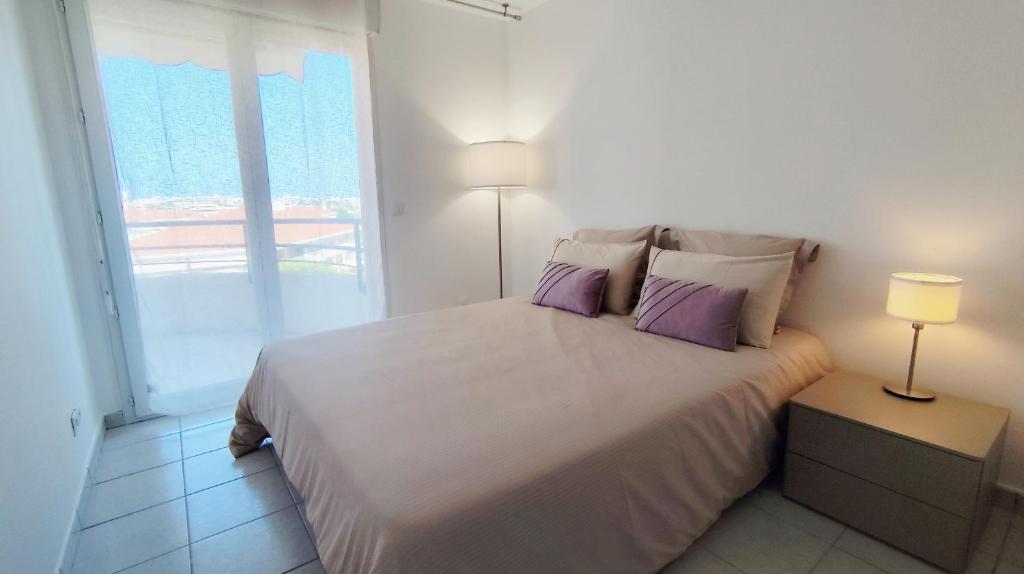 Elegant Apartment with Private Pool, Parking & 5min to beach - 4