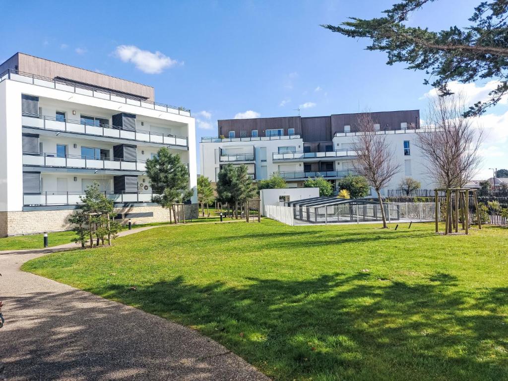 Apartment Grand Balcon- Piscine et proche du Port by Interhome - 3