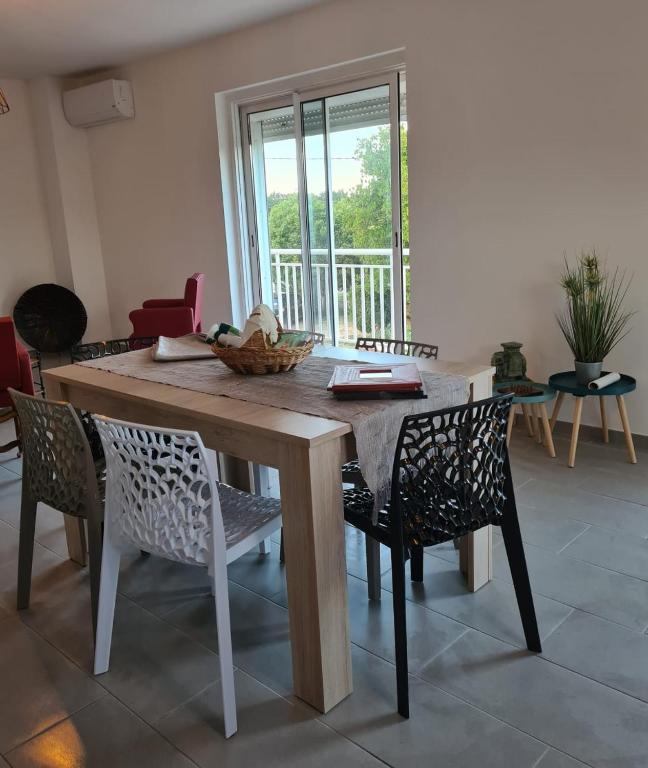 Appartement confort의 주방 및 식사 공간 사진