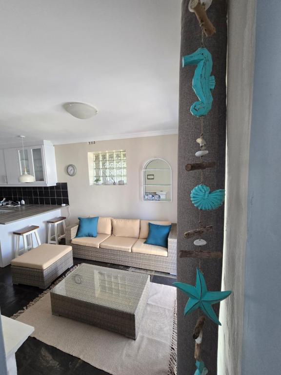 4 Linde Cres Apartment