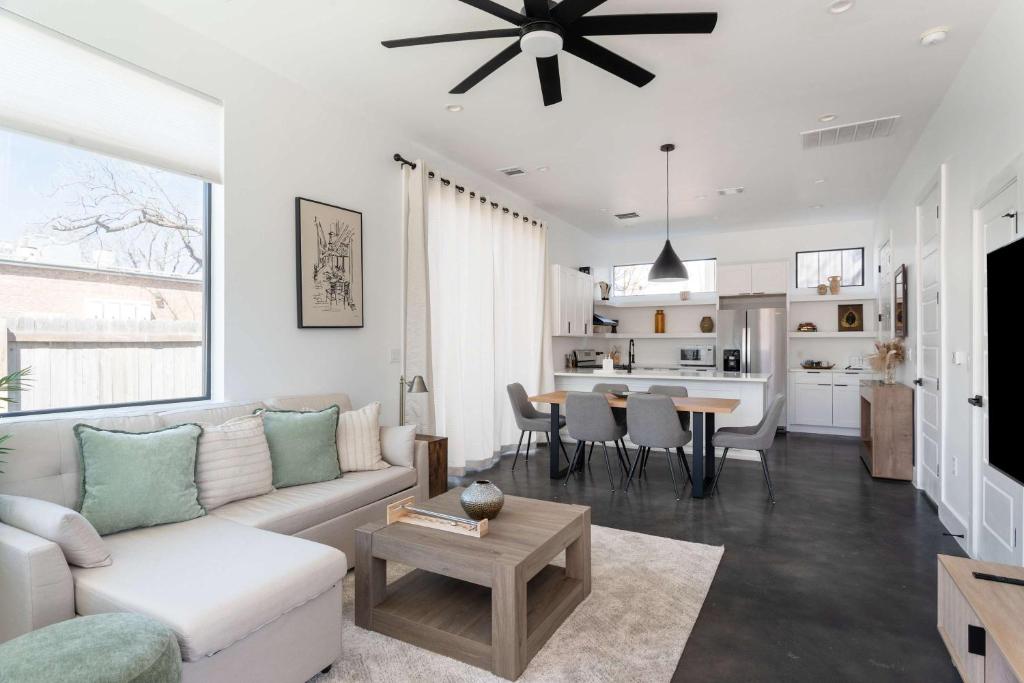 Modern Home Near the University of Texas, Austin