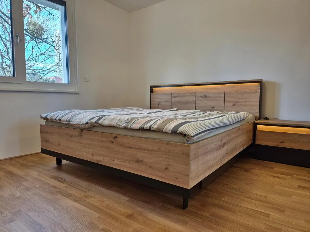 Near Lake Stylish Furnished Apartment, Hotel in Wien