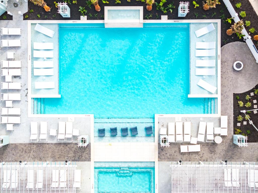 My Porch or Yours 219 ESC, Mustang Beach